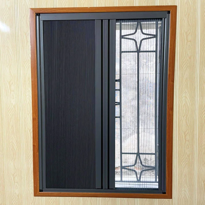 Chọn Lưới Inox 304 Cứng Cáp Hay Sợi Thủy Tinh Tàng Hình Cho Cửa Chống Muỗi?