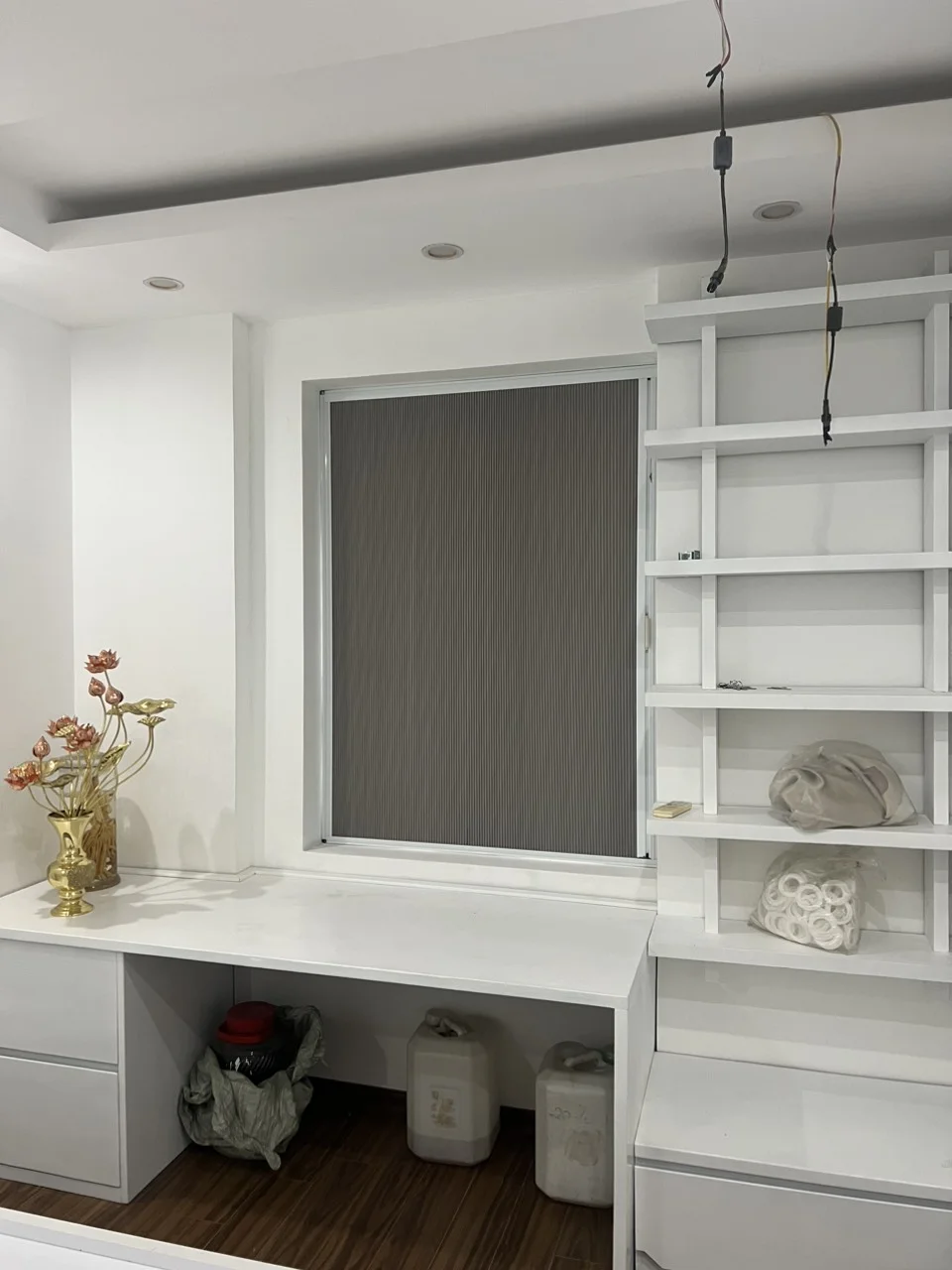 So Sánh Rèm Tổ Ong và Rèm Sáo Gỗ: Cuộc Đối Đầu Giữa Hiện Đại và Cổ Điển
