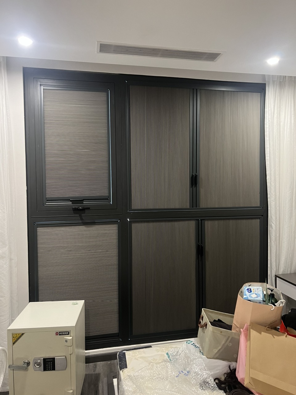 Rèm tổ ong trên kính 4