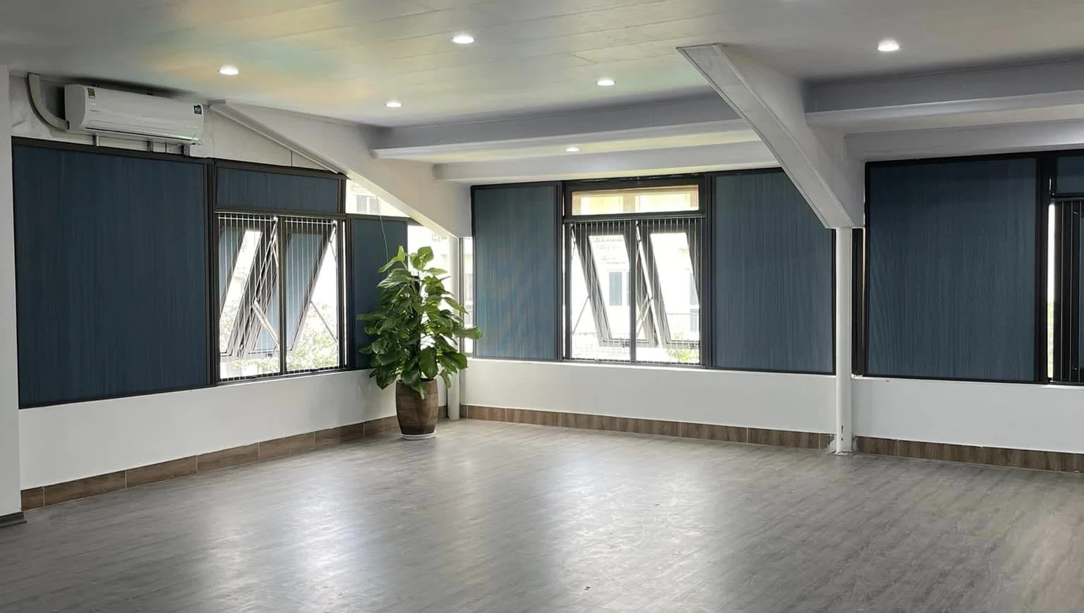 Rèm tổ ong và cửa lưới chống muỗi do Rèm tổ ong Đại Phát thi công