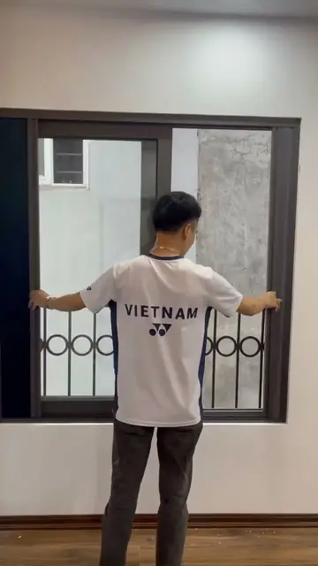 Khung hình video: Rèm tổ ong kết hợp cửa lưới chống muỗi