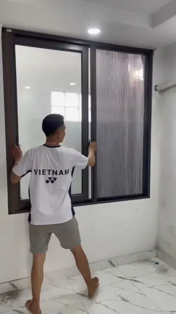 Khung hình video: Rèm tổ ong kết hợp cửa lưới chống muỗi