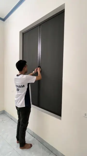 Công dụng đa năng của rèm tổ ong, lắp cửa sổ, cửa đi, ngăn phòng xếp gọn, cấu tạo khung nhôm bền bỉ và vải polyester bên trong tráng bạc giúp cản nhiệt hiệu quả, kháng nước, cản sáng tuyệt đối
