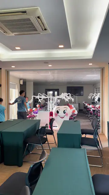 Lắp đặt rèm tổ ong ngăn hội trường lớn