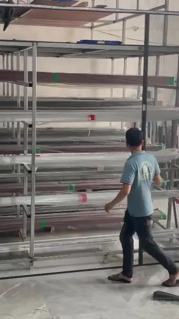 Test trước sản phẩm rèm tổ ong kết hợp cửa lưới chống muỗi trước khi lắp đặt cho khách hàng