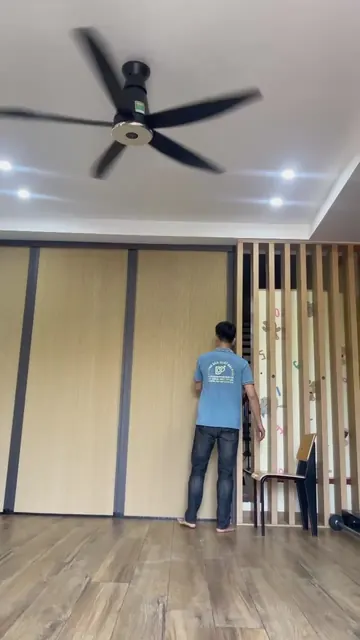 Khung hình video: Rèm tổ ong ngăn phòng hệ xếp xích nối cánh, ray dưới thấp 3mm