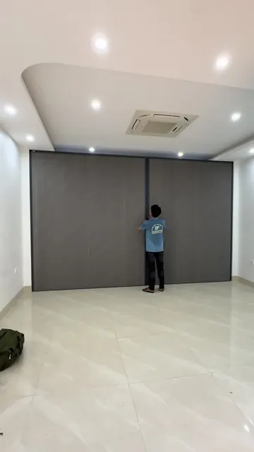 Khung hình video: Vách rèm tổ ong xếp gọn ngăn chia không gian rộng