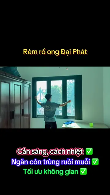 Khung hình video: Rèm tổ ong kết hợp cửa lưới tối ưu công năng cho cửa sổ