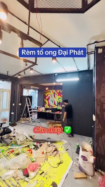 Khung hình video: Lắp đặt rèm tổ ong cản nhiệt, cản sáng, ngăn mùi tại Giải Phóng