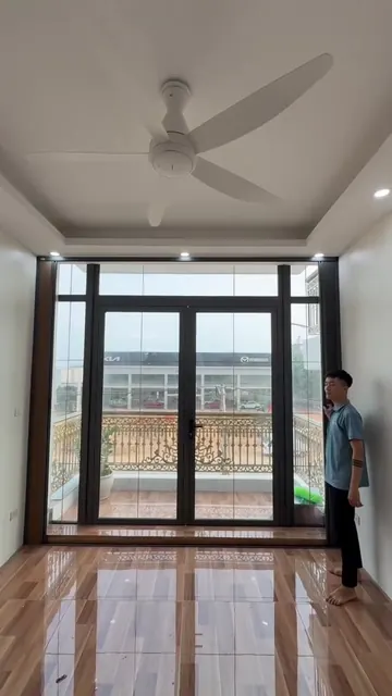 Khung hình video: Lắp đặt rèm tổ ong kết hợp cửa lưới chống muỗi tại Hà Đông