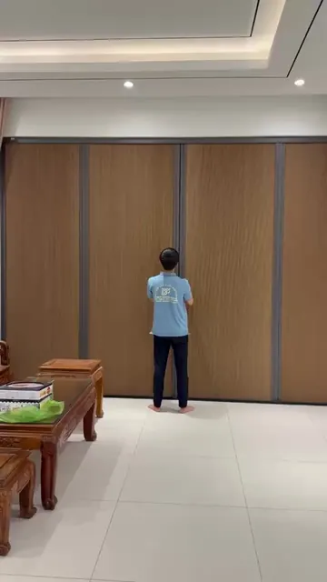 Khung hình video: Lắp đặt rèm tổ ong hệ xếp xích nối cánh tại Đông Anh
